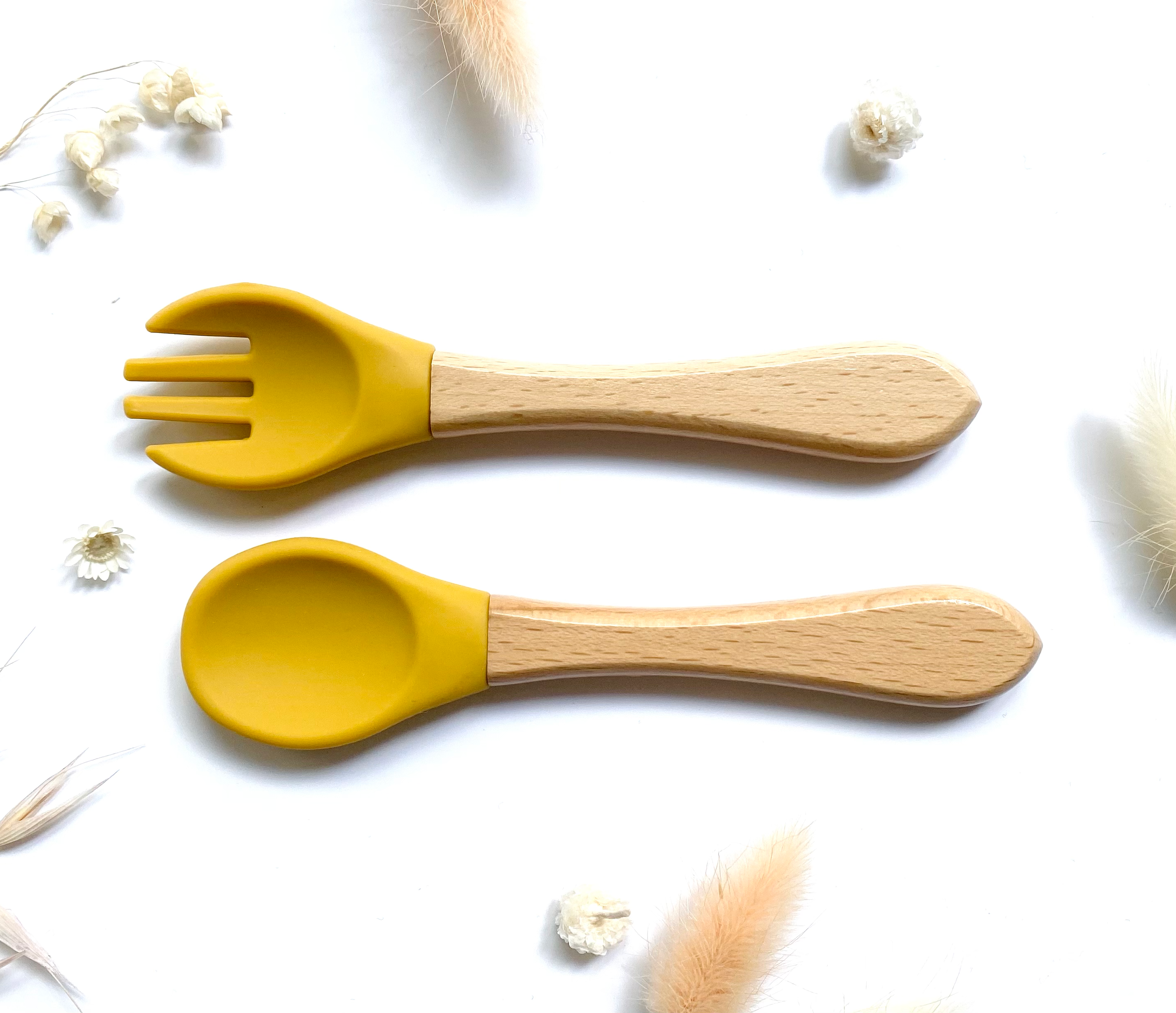 Les Petits Citrons – Engroshandel Bestiksæt – Børnebestik med bløde silikonedele og bambushåndtag1