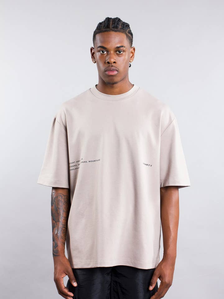 BUSUANGA T-SHIRT TAUPE för wholesale av ATHRTY Amsterdam