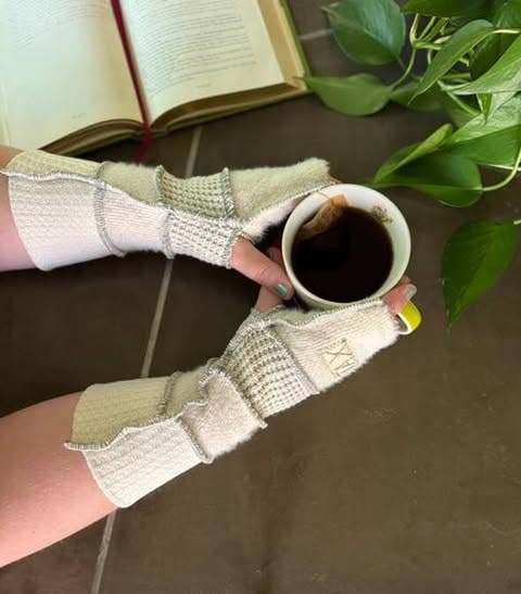 Jax Upcycled - Wholesale Gloves - Women's - Upcycled from Sweater fully cream Fingerless Glove1