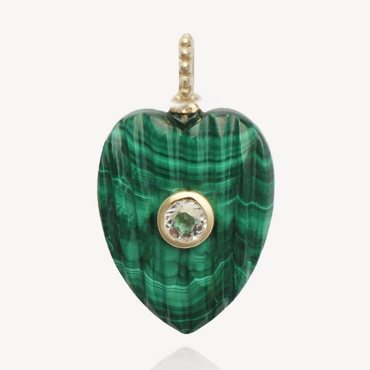 Colgante de Corazón de Malaquita Acanalado Mediano Amie para venta al por mayor de HYE JANE