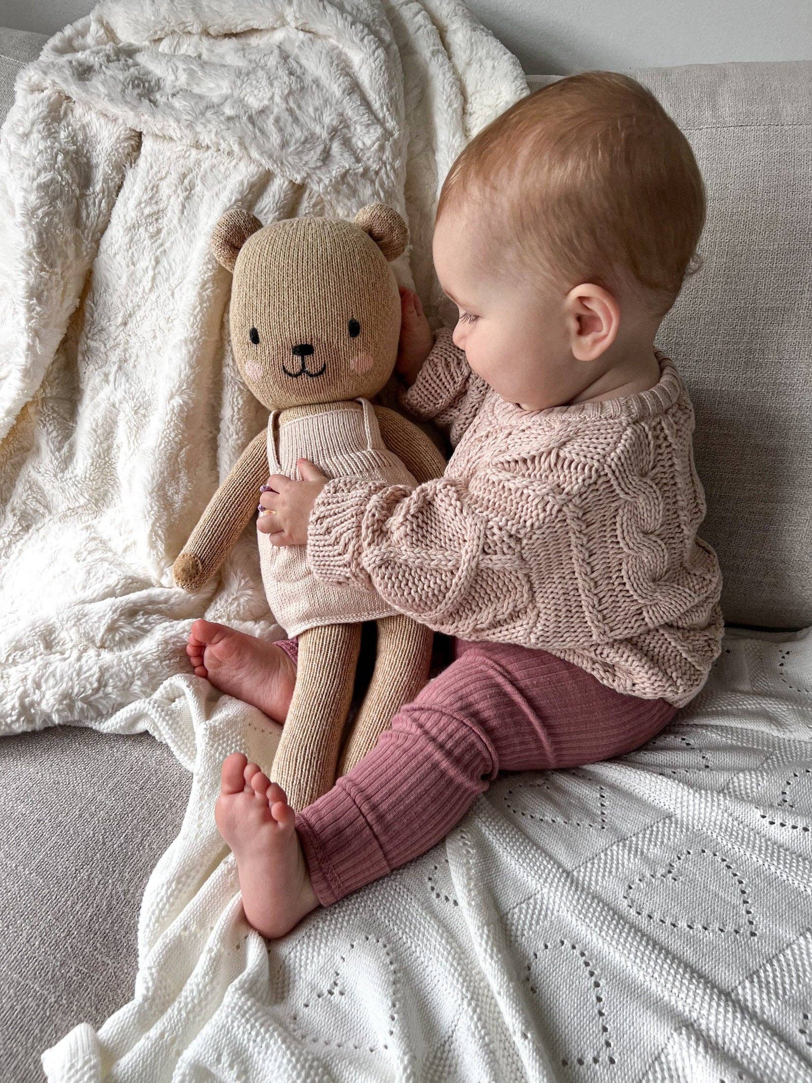 Brave Little Lamb the Label - Wholesale Gebreide trui - Baby - Klassieke Chunky Kabelgebreide Trui | Hazelnoot2