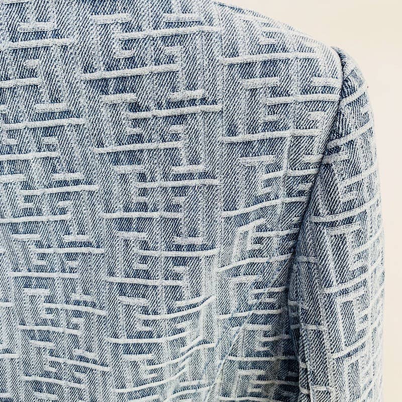 Blau Slim Fit Damenblazer aus Jacquard-Denim mit goldenen Löwenknöpfen für den Großhandel auf Faire5