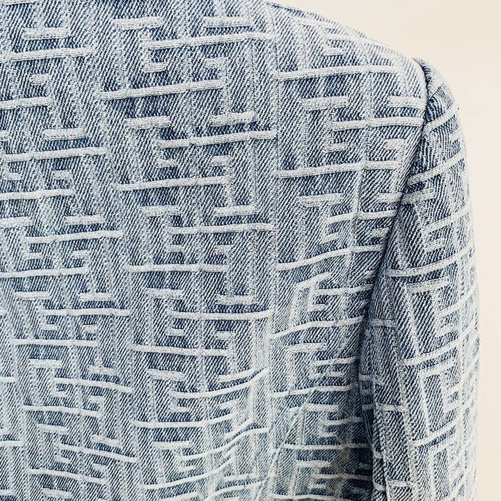 Blau Slim Fit Damenblazer aus Jacquard-Denim mit goldenen Löwenknöpfen für den Großhandel auf Faire5