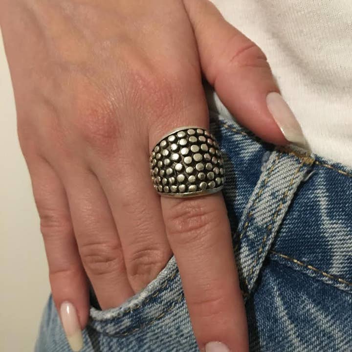 Granuleret, prikket tekstur Ring for engroshandel hos Volare