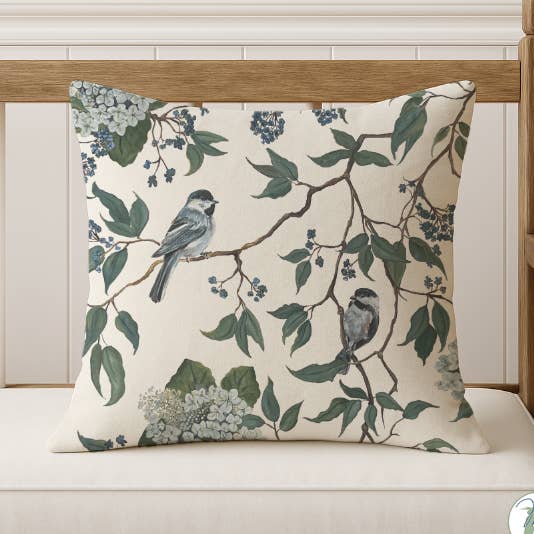 Almofada Premium Sunken Garden em creme Espuma do Mar por atacado de Melissa Dayton Art and Design