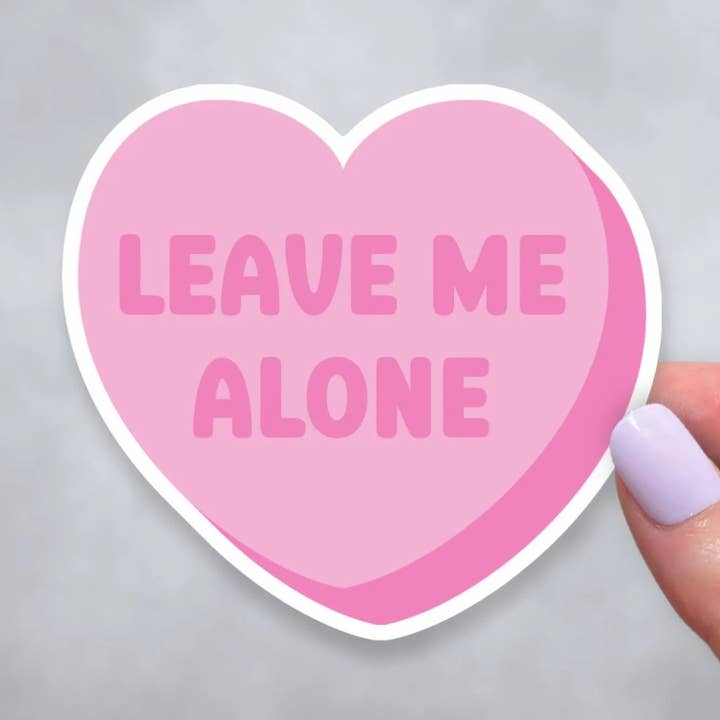Laisse-moi tranquille, autocollant cœur de conversation anti-Saint-Valentin pour la vente par Sticky Martian