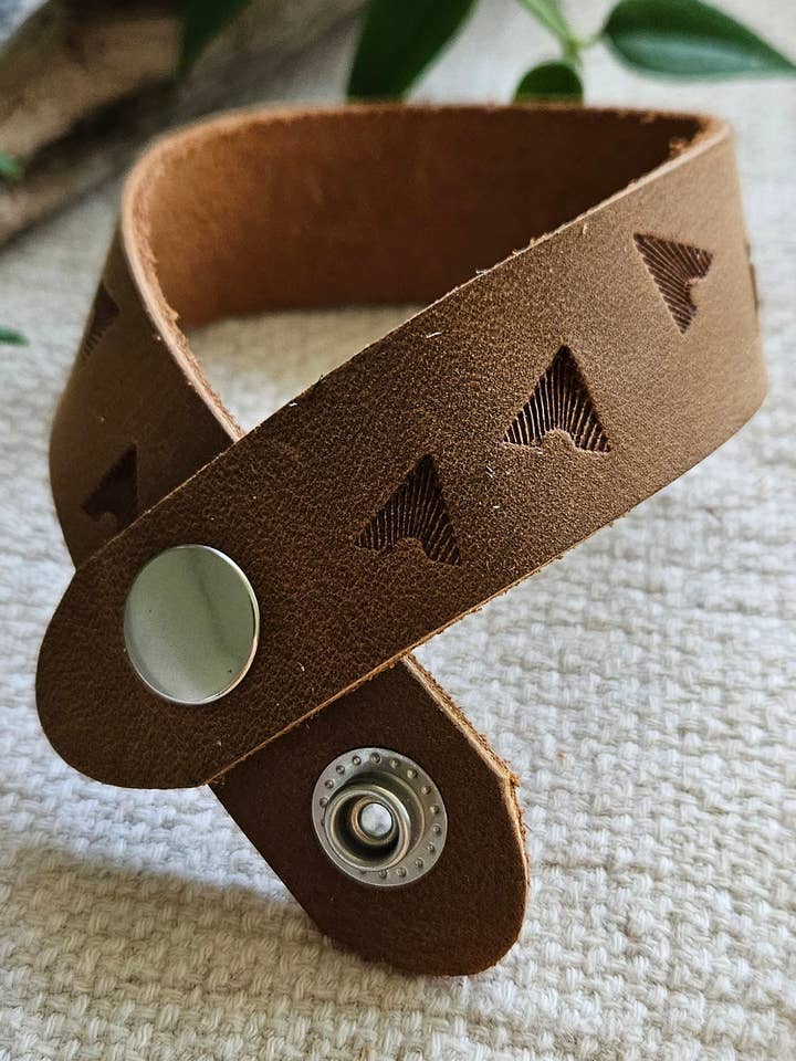 Bracciale in Vera Pelle Marrone Timbro a Mano per la vendita all'ingrosso da parte di Native Leather Co