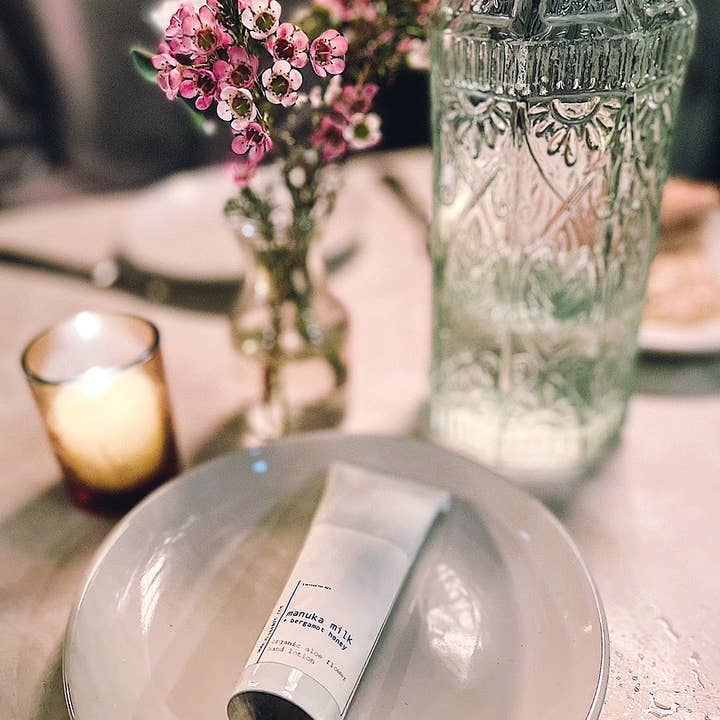 ALIBI NYC - Wholesale Hand Cream/Lotion - MANUKA MILK+BERGAMOT HONEY | ORGANIC ALOE FLOWER HAND LOTION2