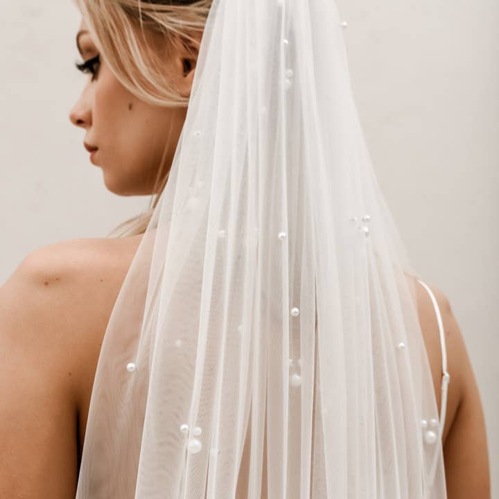 Heirloom Bridal Company - Wholesale Veil - Women's - Cluster Pearl Veil V0103