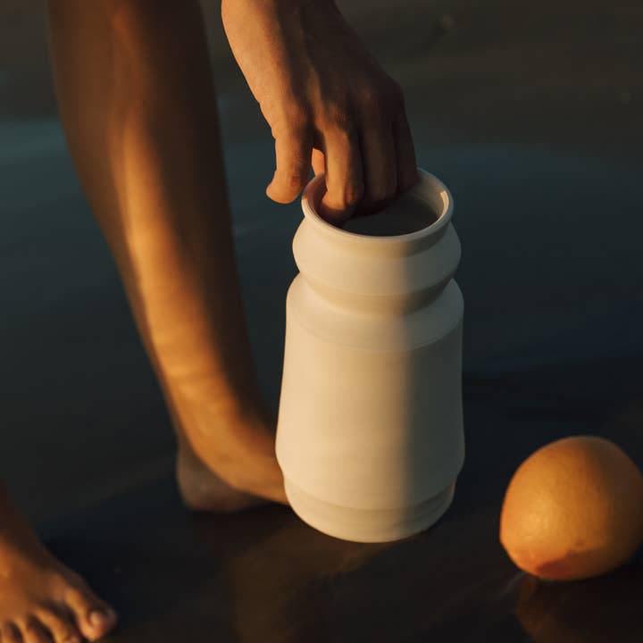 line recta vase 5 and other Purchase Wholesale flores a domicilio. Free Returns & Net 60 Terms on Faire trending on Faire.