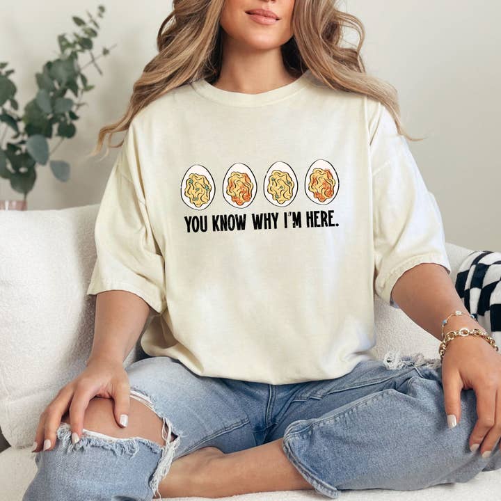 Camiseta gráfica de huevos rellenos "You Know Why" para venta al por mayor de The Purple Turtle