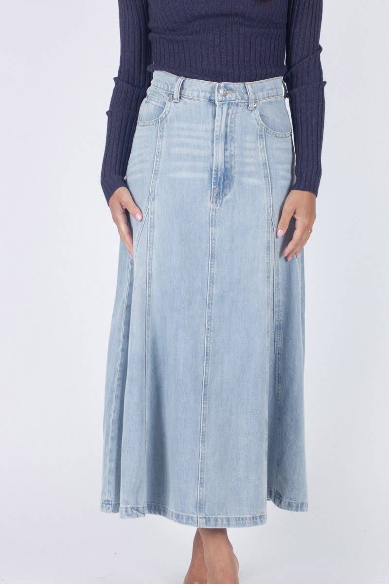 Yakira Bella – Engroshandel Nederdel - Dame – Flowy denim midinederdel i lyseblå1
