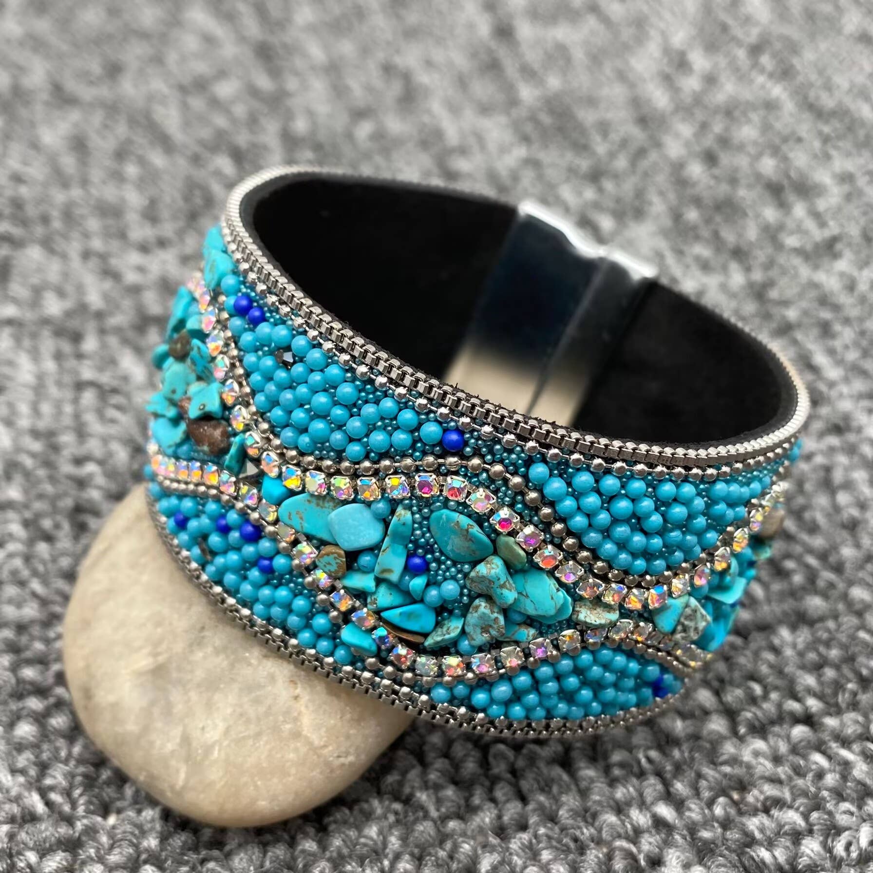 Mio Queena - Wholesale Bangle Bracelet - Boho Handmade Gravel Beads Magnetic Buckle Bangle - BJ/LB/CS11