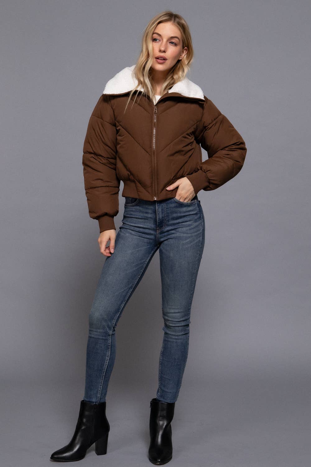 Active Basic | Active USA – Engroshandel Puffer jacket - Dame – Langærmet pufferjakke med sherpa-krave15