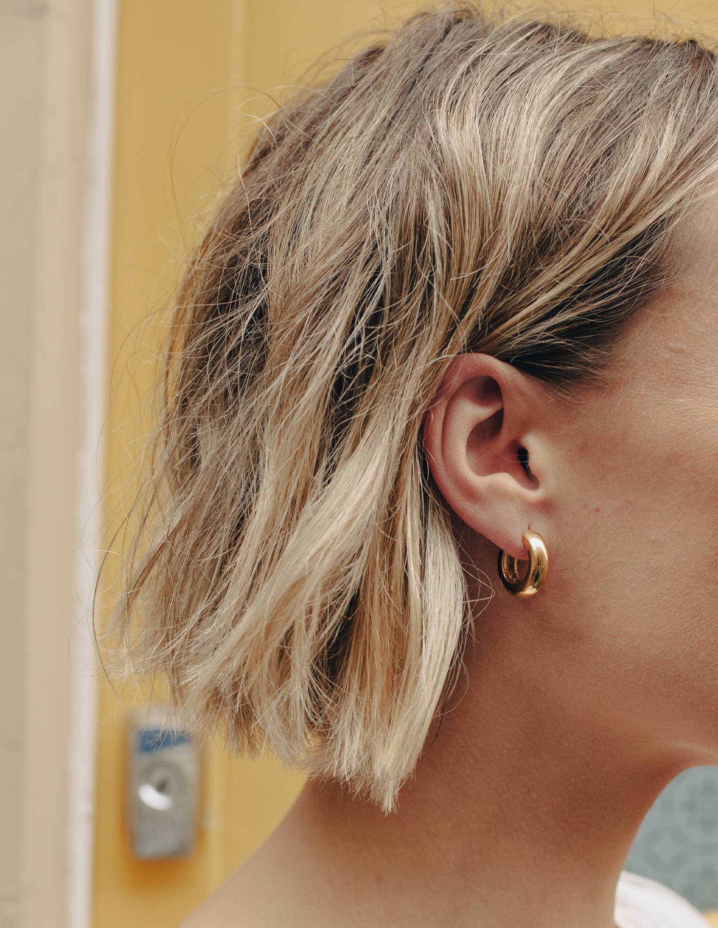 Nordic Muse – Engroshandel Hoops – Guld Medium Leverback Bold Hoop Øreringe, Vandtæt1