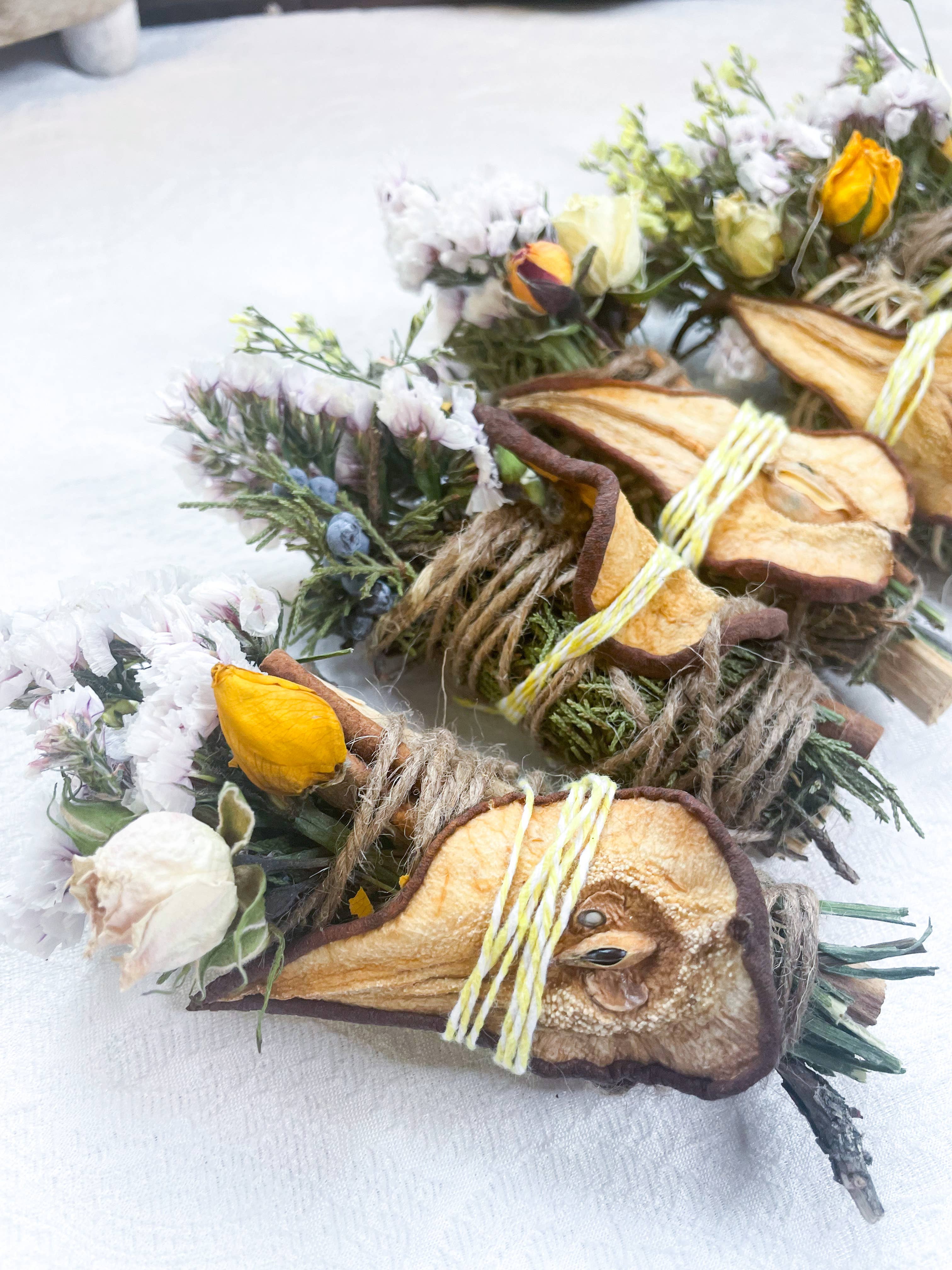 CharlieHaze - Wholesale Smudge Stick - Pear, Palo Santo, Juniper, and Cinnamon Smudge Stick14