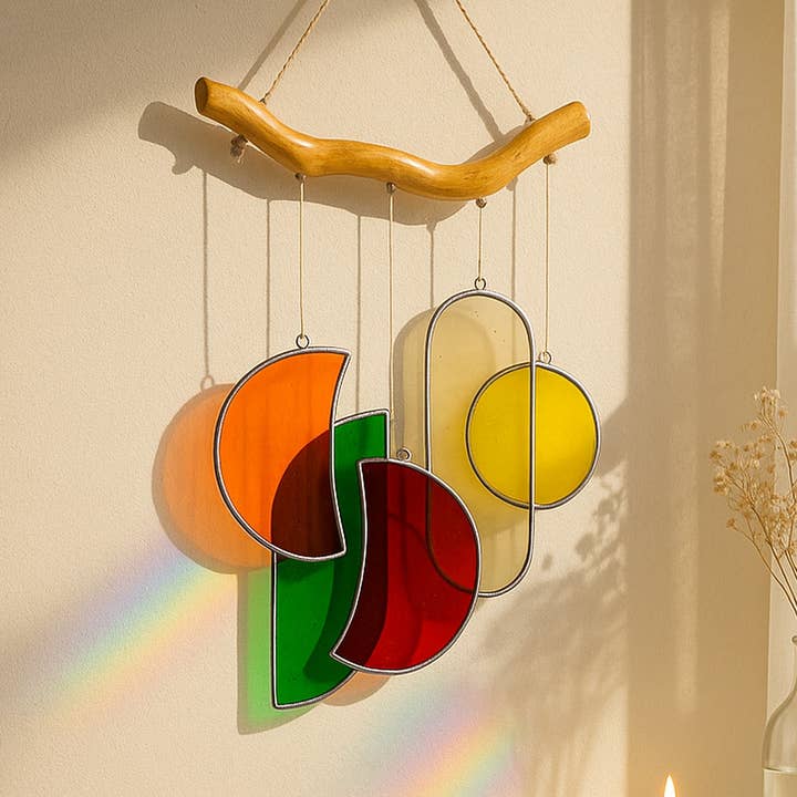 Fönsterdekoration med vindspel i färgat glas F88 för wholesale av MondoBellissimo