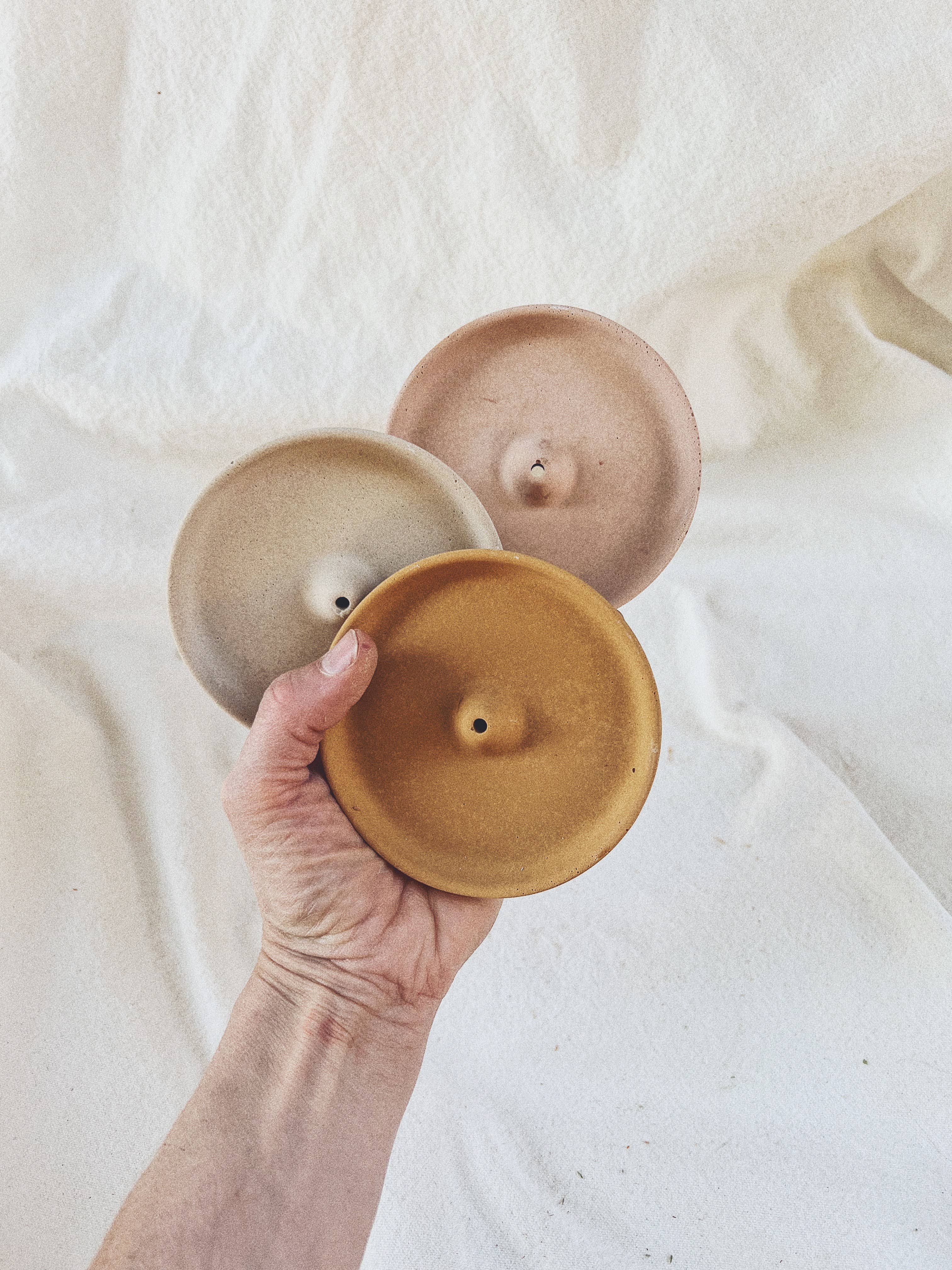 Whiskey + Wine – wholesale Rökelsehållare – Enkel handgjord rökelsethållare med egenblandade färger1