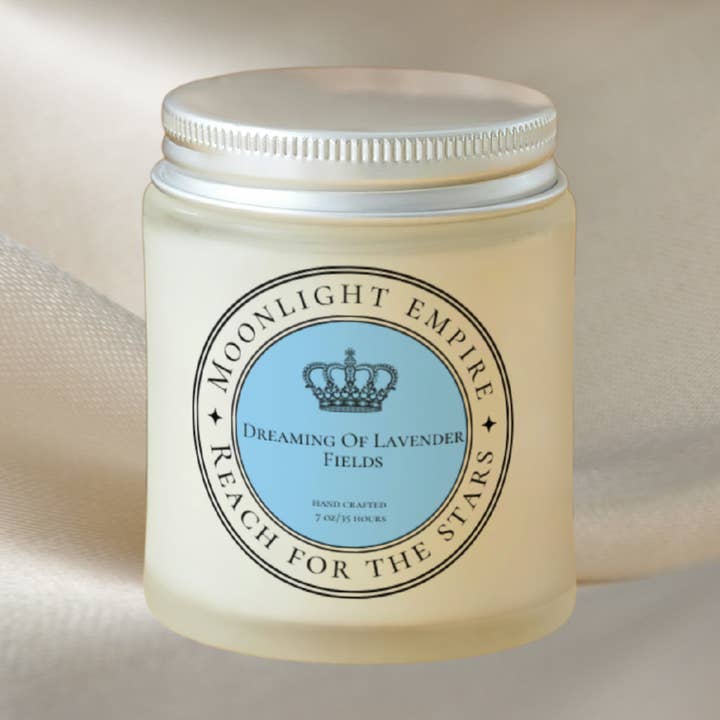 Rêver de champs de lavande - Bougie de 7 oz. à la noix de coco/soja pour la vente par Moonlight Empire