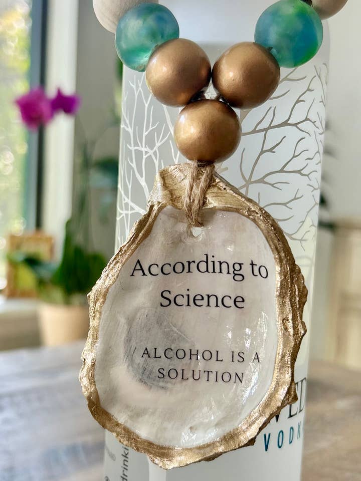 Según la ciencia, el alcohol es una solución... Bottle Charm para venta al por mayor de Coast and Cork