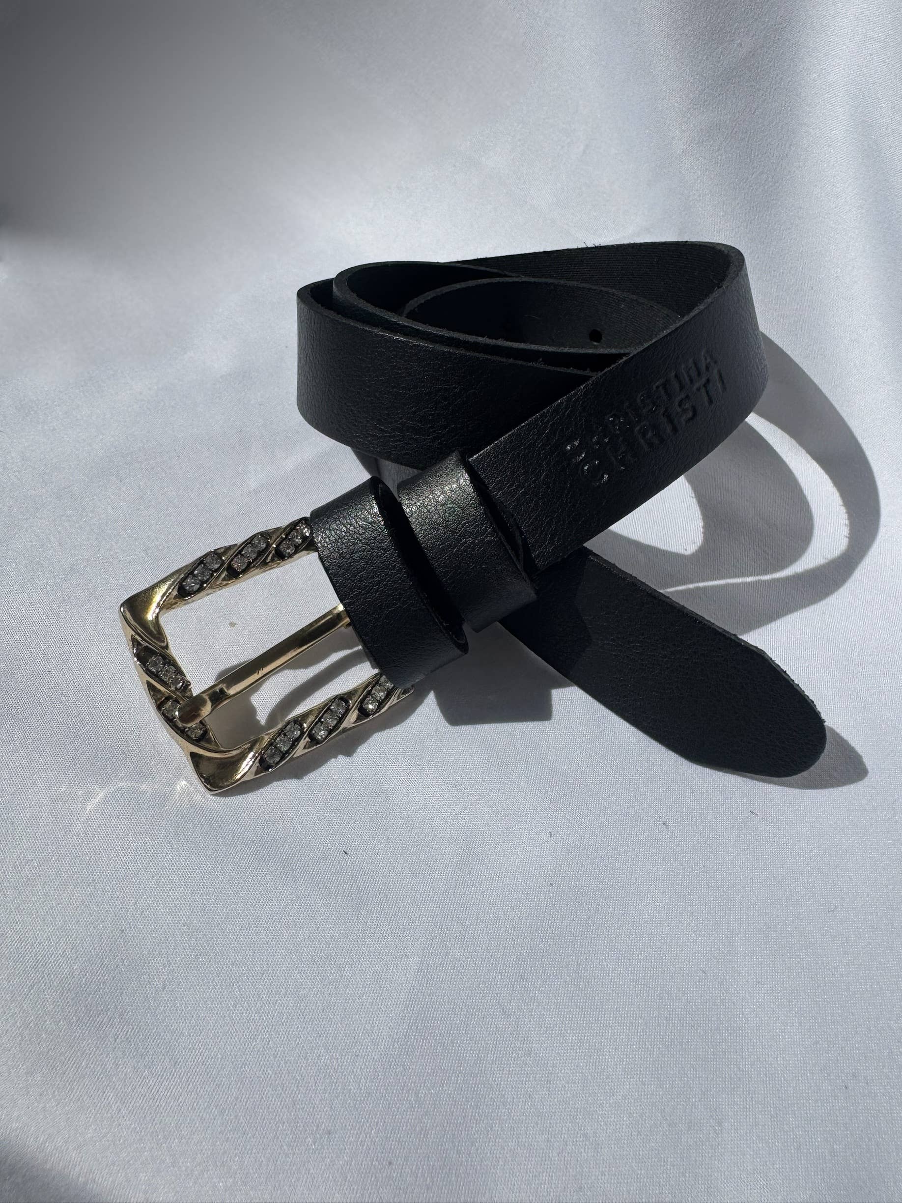 Christina Christi - Wholesale Riem - Dames - Zwarte Leren Riem – Gouden Gesp met Kristallen Details1