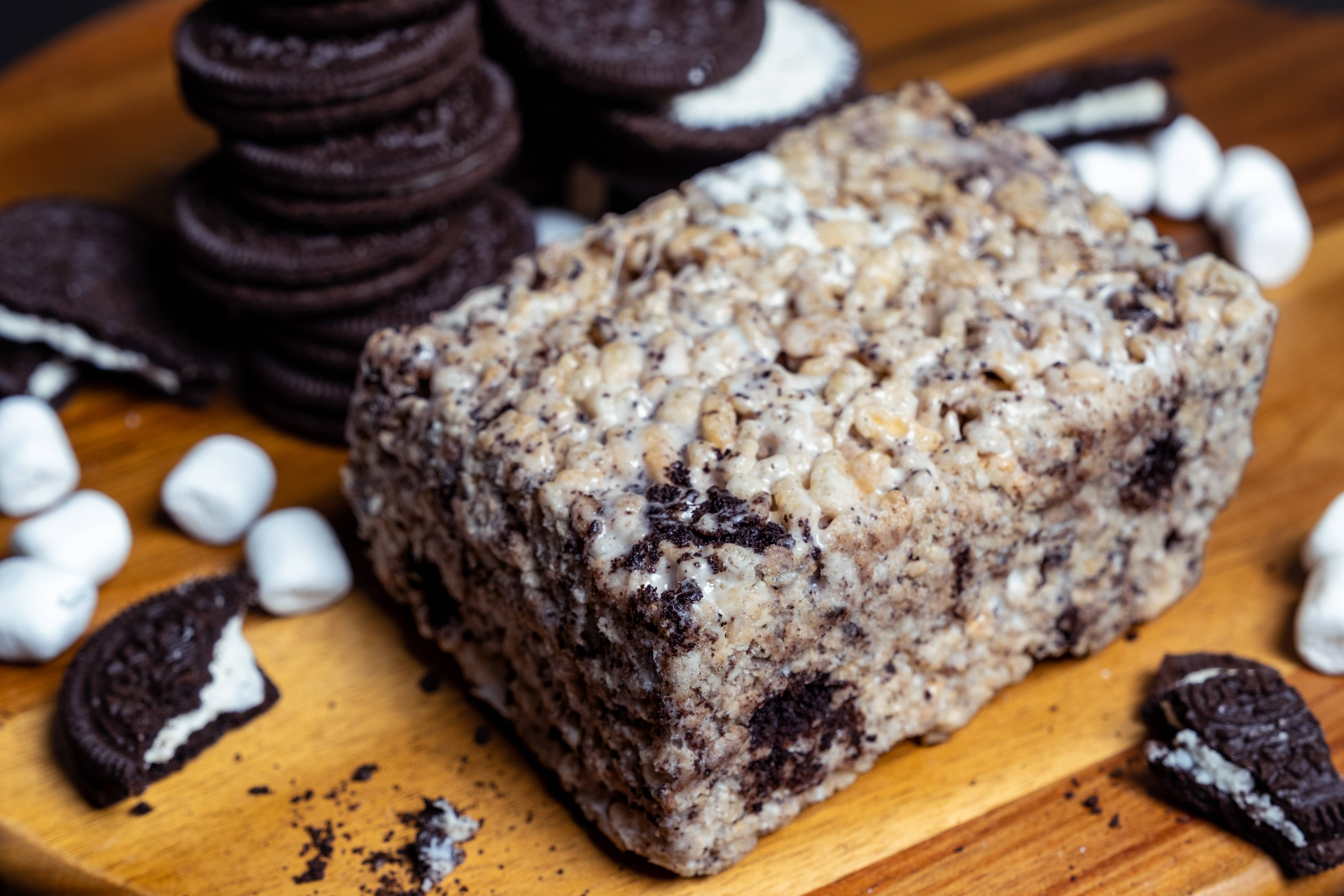 Mighty Mallow Crispie Treats - Wholesale Marshmallow - Cookies & Cream Crispie Treat1