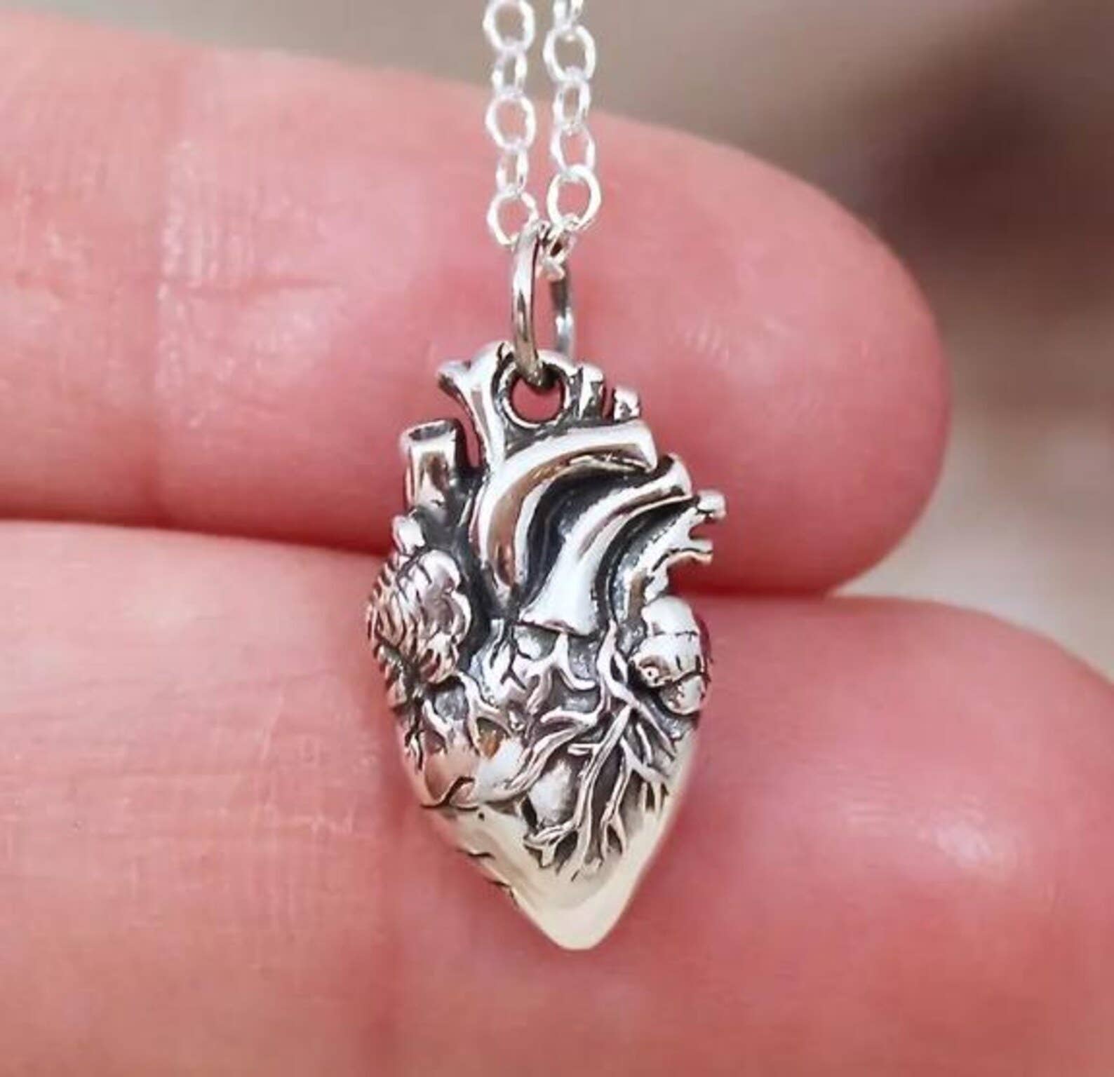 Wild & Free - Wholesale Pendant/Charm Necklace - Collar Corazón Gótico2