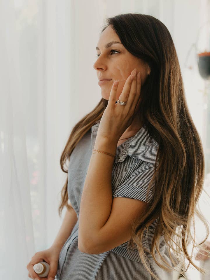 Hyaluronic Acid Serum for wholesale by Loil Life LLC