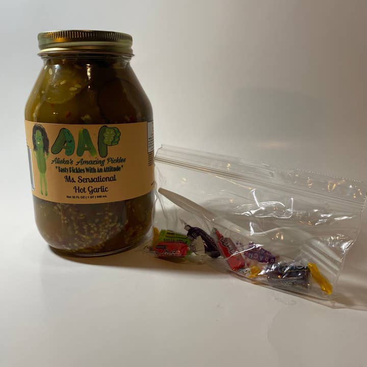 Mme. Sensational Cornichons à l'Ail Épicés pour la vente par Aliska's Amazing Pickles