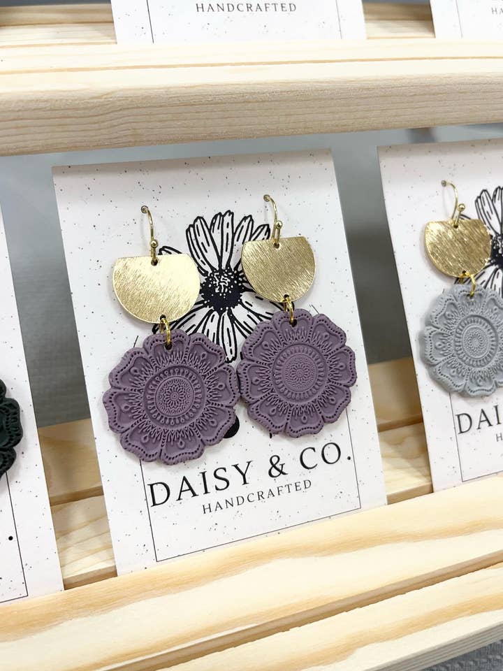 Mandala-Dusty Purple pour la vente par Daisy & Company