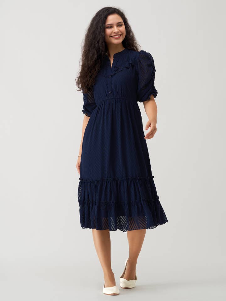 Abito a collo alto a pois svizzeri in chiffon blu marino per la vendita all'ingrosso da parte di STYLE INSTANT