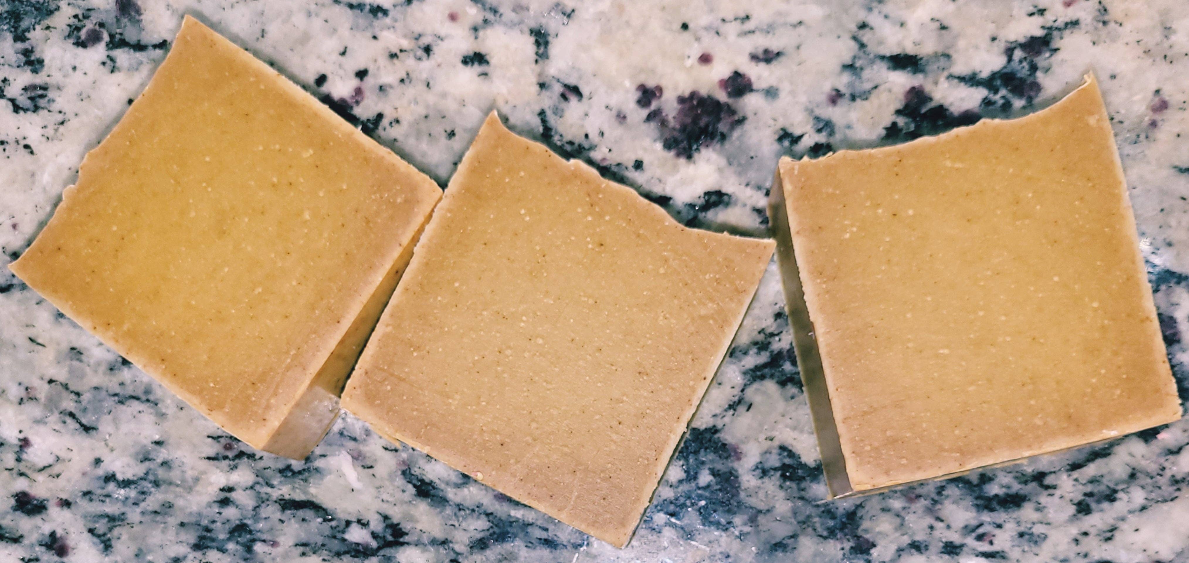 Alvion's Creations – Engroshandel Sæbestykke – Gurkemeje og honning Sæbe Bar1