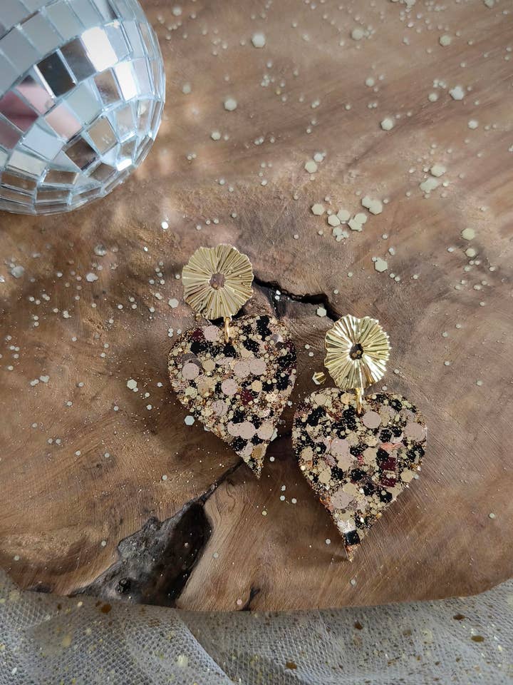 Ohh the hearts black and gold earrings for wholesale by Les Noeuds de Maman