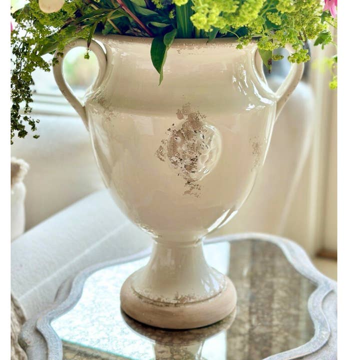 Urna Scavo Leone con 2 asas para venta al por mayor de Arte Italica & Crown Linen Designs