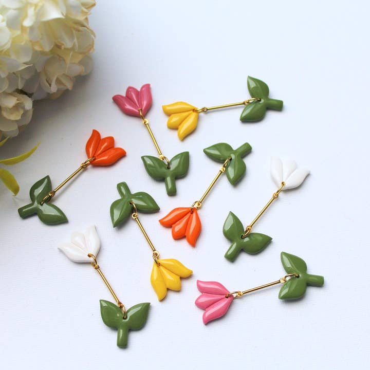 Tulpenoorbellen met hangertje, lente- en zomerstijl, handgemaakt voor wholesale door Studio Niani