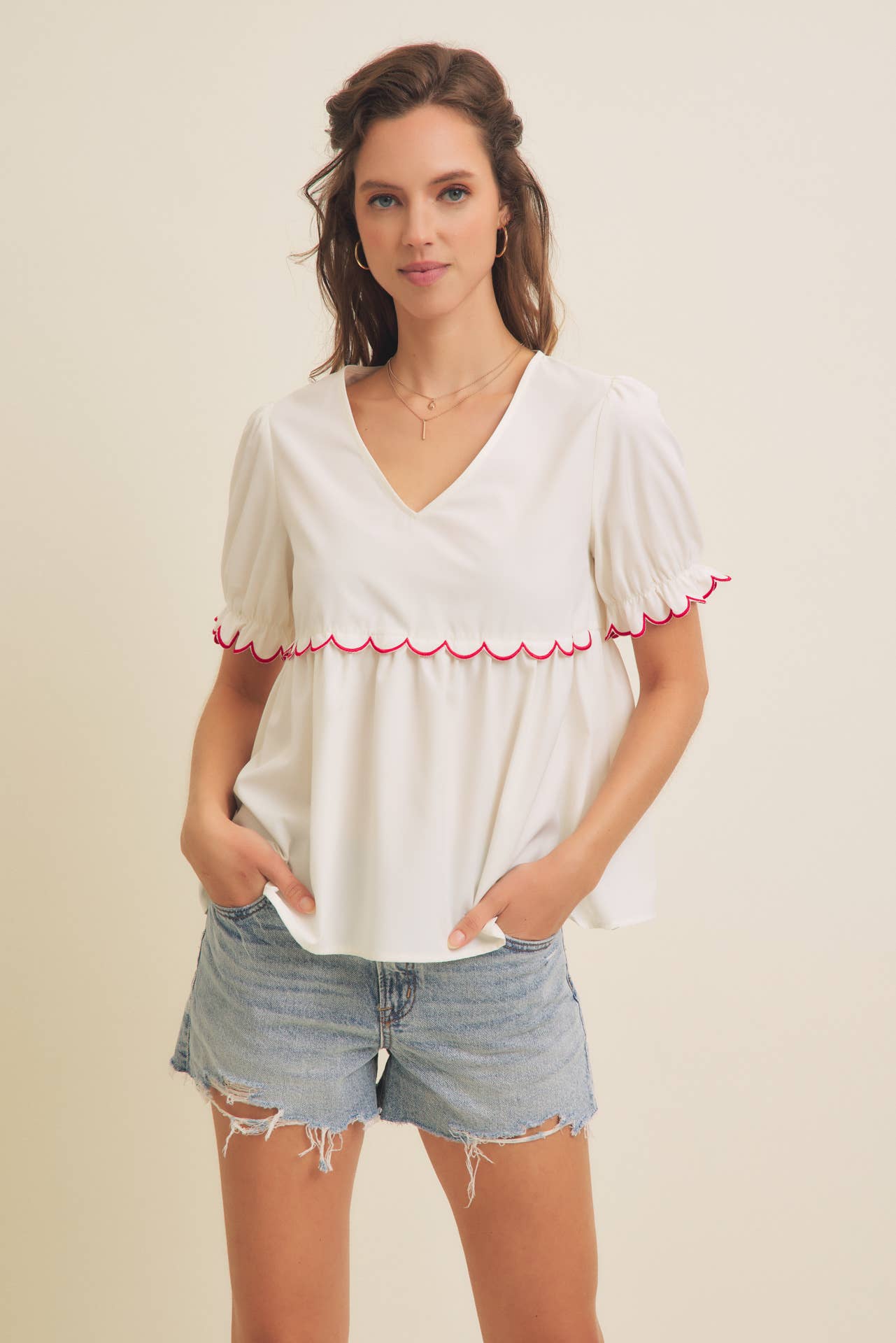 in february - Vente Chemisier – femme - Haut à volants contrastants avec manches bouffantes3