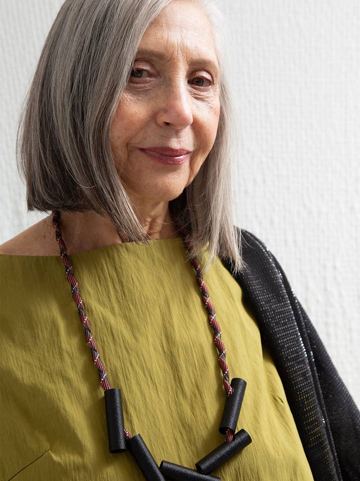 Tube Halskæde 5 Rør - Sort/Bordeaux* for engroshandel hos Iskin Sisters