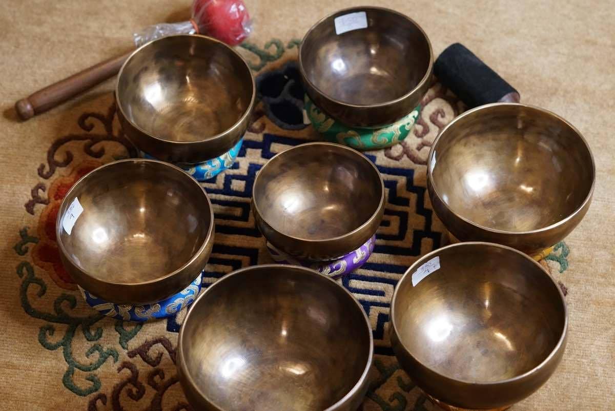 Himalayas Shop – Material de meditação por atacado – Conjunto de Taças Tibetanas para 7 Chakras6