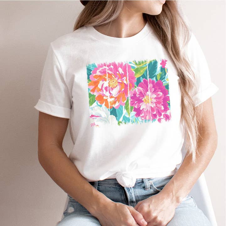 T-shirt à motif floral audacieux – T-shirt graphique art de pivoine colorée - SE102 pour la vente par Rockledge Designs