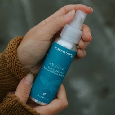 Brume de Chanson de Pluie pour la vente par RavenSong Soap & Candle