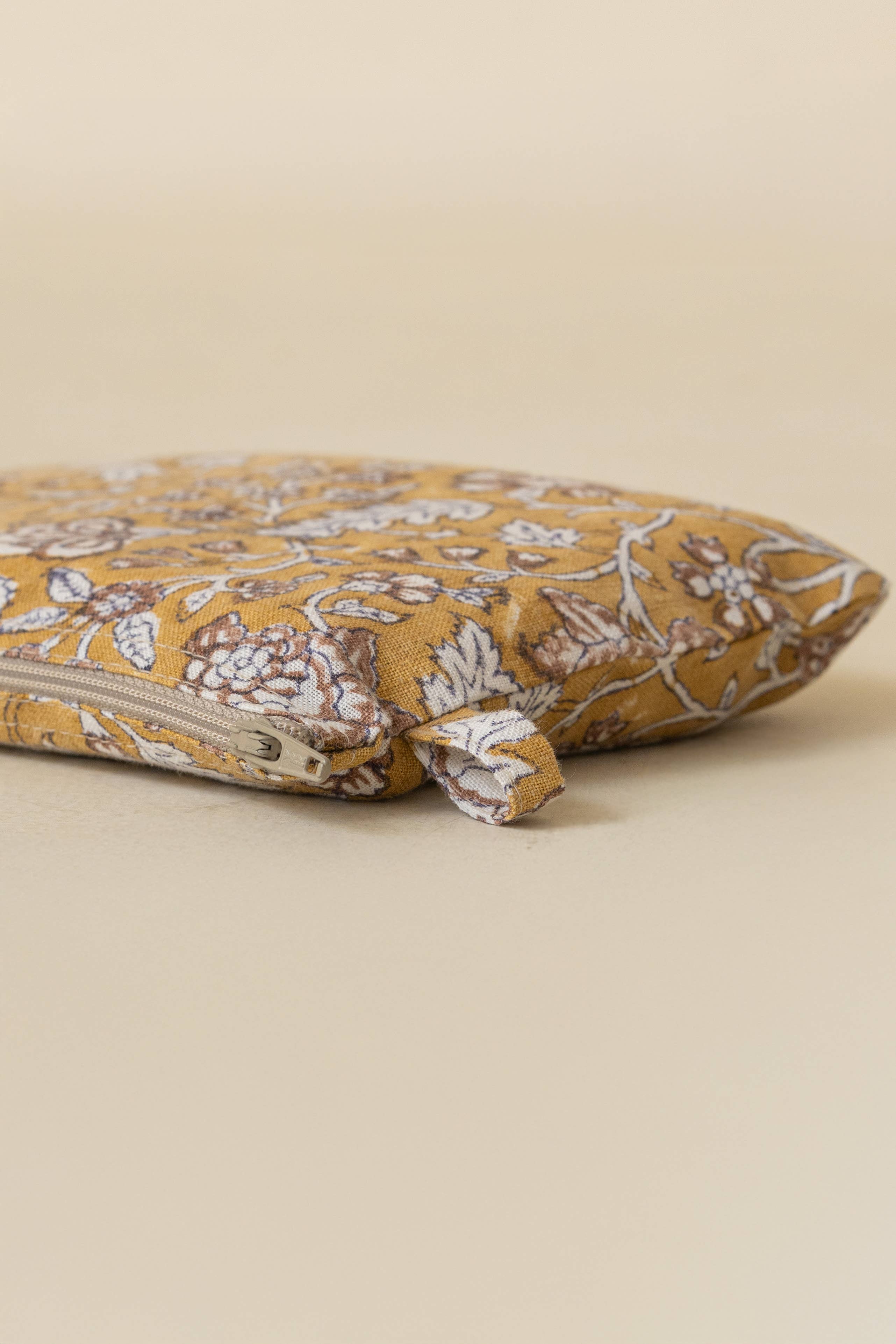 Live Linen – Engroshandel Posetaske - Dame – Dekorativt bloktryk Eska linned lille pung – Nem at bære2