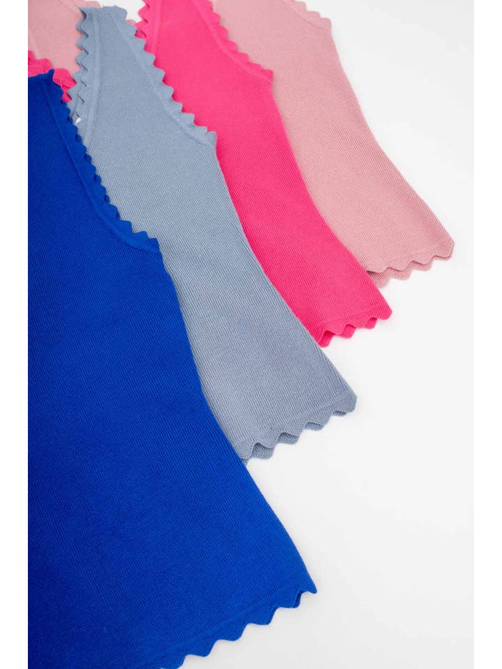 The Workshop Studio – wholesale Stickad topp - Dam – ÄRMLÖS TRÖJA MED KAMMUSSLINGSKANT STICKAD CROP TOP7