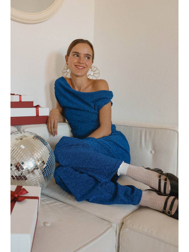 IST1363U Off the shoulder Top Royal for wholesale on Faire