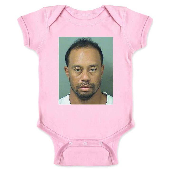 Divertente tutina sportiva da bambino Golf GOAT Celebrity Mugshot per la vendita all'ingrosso da parte di Pop Threads