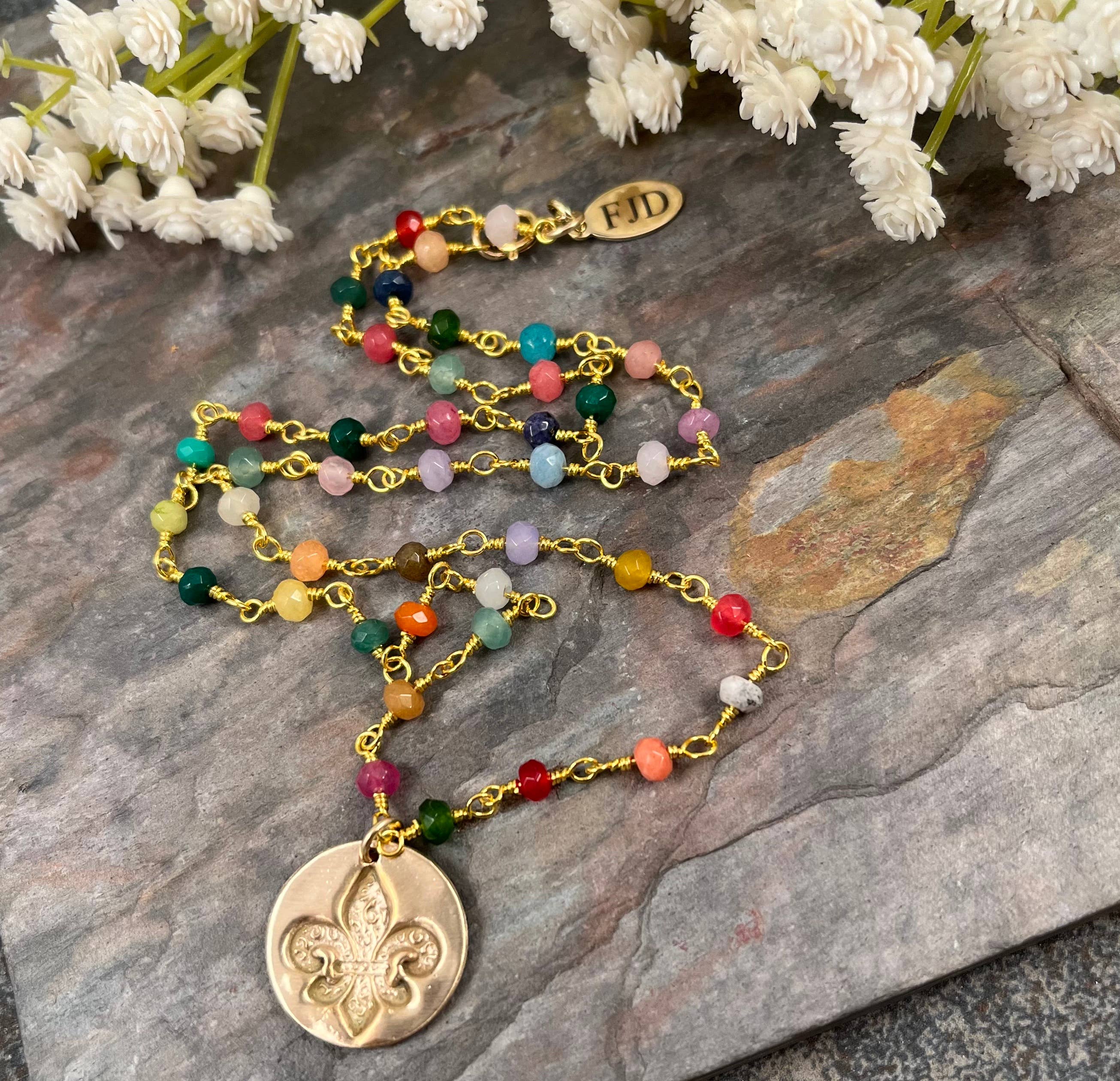 Felicity Jewelry Designs – wholesale Hänge-/berlockhalsband – Fleur de Lis Halsband - Liten Scroll Hängsmycke0