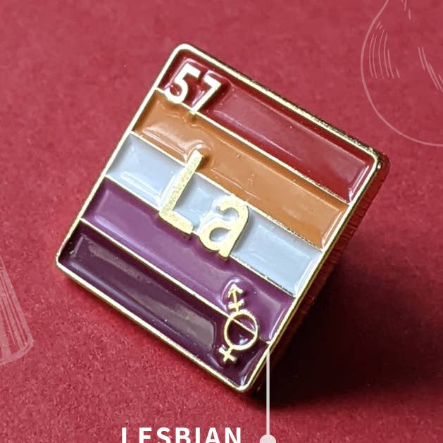 Lesbiana - Lanthanum | Insignia esmaltada para venta al por mayor de Yas Petit Poulet