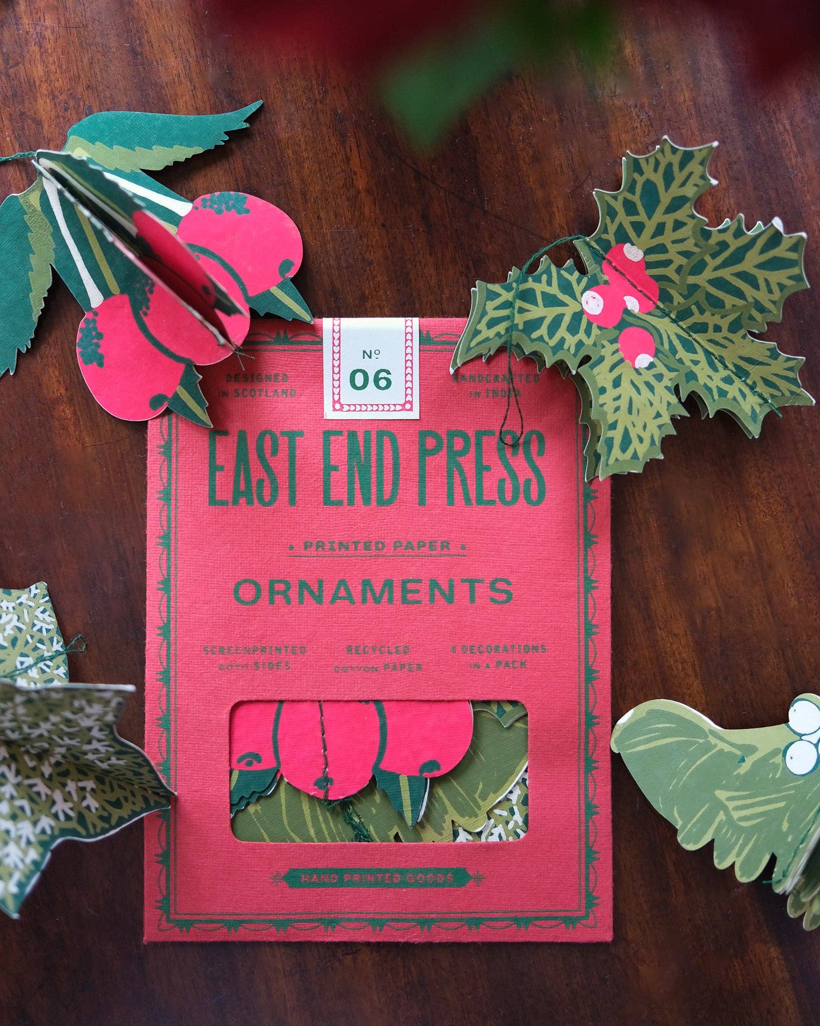 East End Press – wholesale Ornament set – UK/EU: Festive Foliage Paper Ornaments5