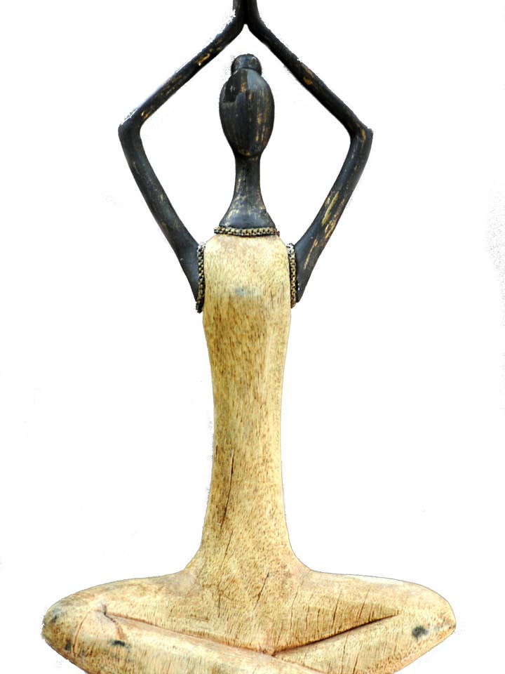 Dame de yoga en posture de la montagne ORB en bois et métal & naturel 16" pour la vente par Spectrum Home Fashions, Inc.