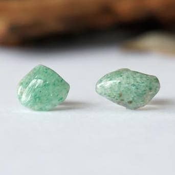Grøn aventurin øreringe, rå krystal smykker til mænd kvinder for engroshandel hos Raw Stone Elegance