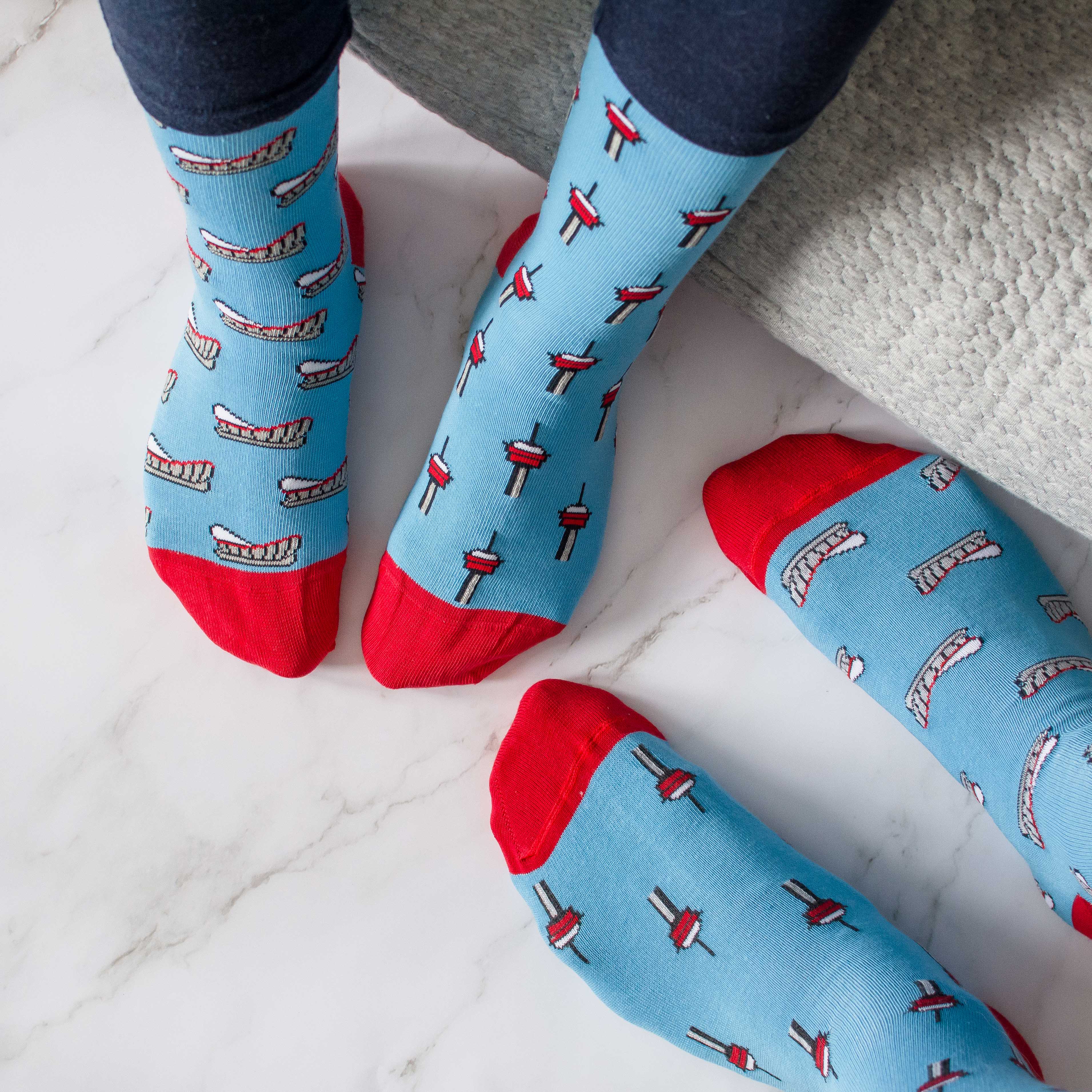 Friday Sock Co. – wholesale Strumpor - Dam – Damstrumpor med Calgary Tower & Calgary Saddledome2